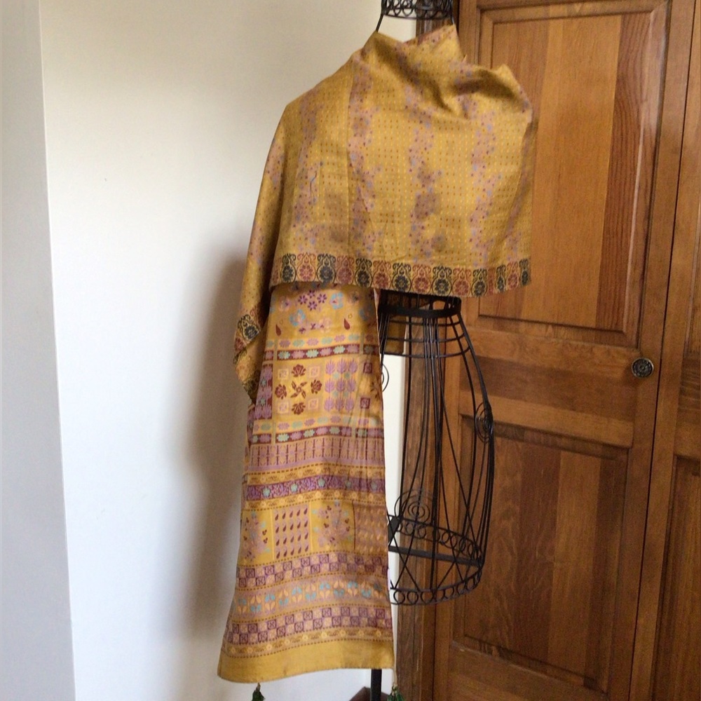 Sevya handmade silk scarf, new 72”x22”